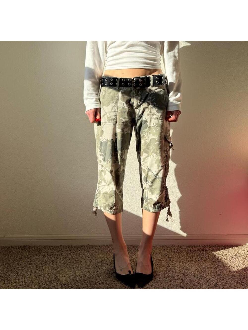 Vintage y2k low rise wide leg camo cropped green cargo capris
